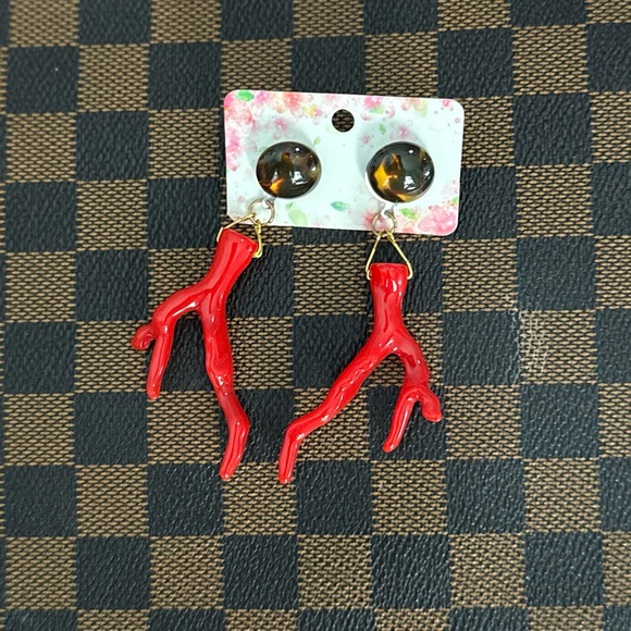 NWT Acrylic Coral Dangle Earrings - Red / Coral / White - Picture 13 of 13